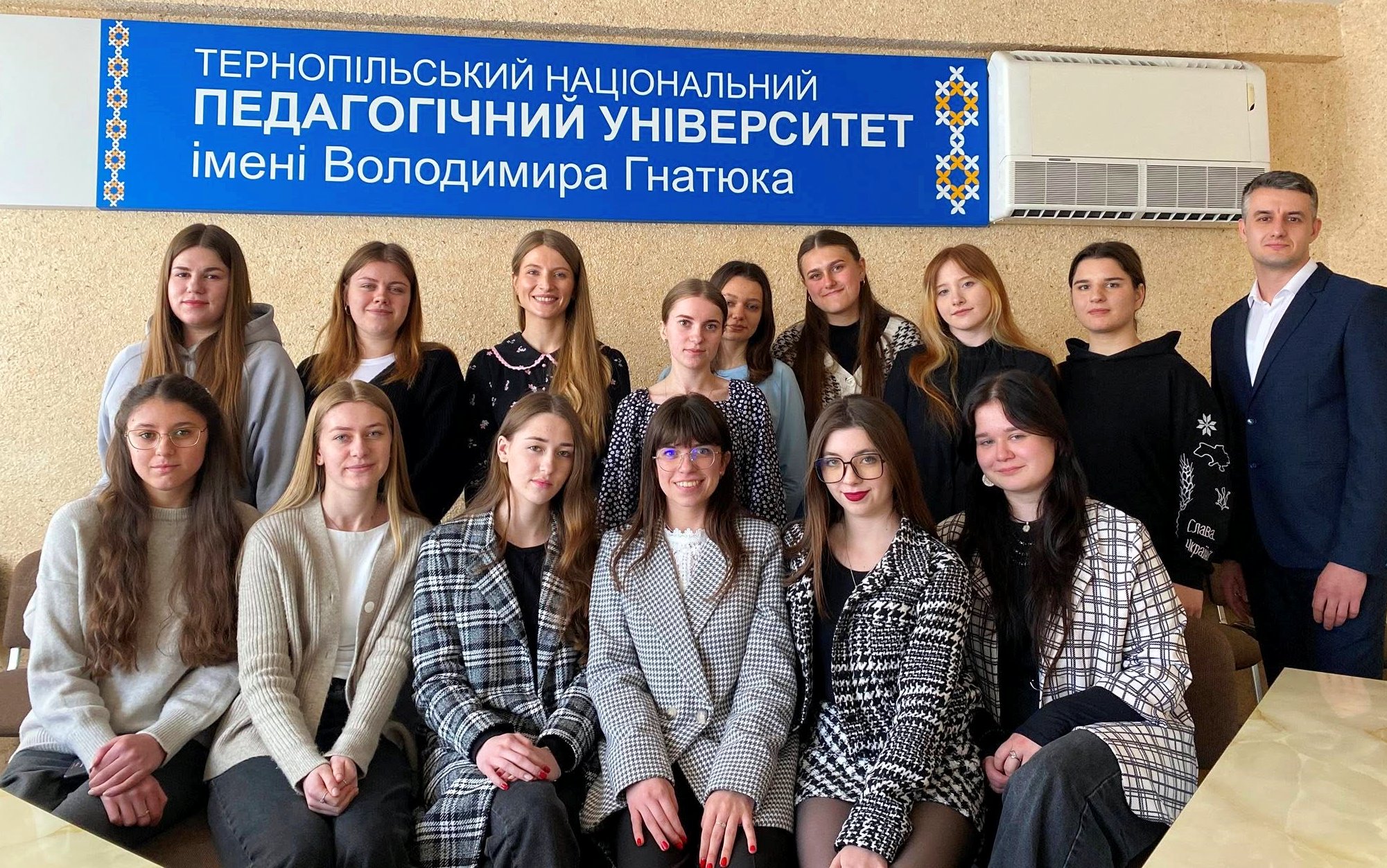  Учасники студентської конференції.jpg